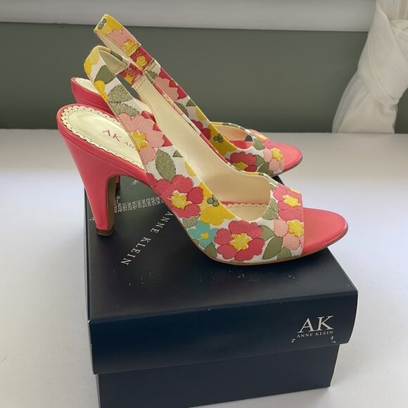Anne Klein 7 1/2 Med Floral 3.9" Heels EUC With Box Worn once - Picture 3 of 6
